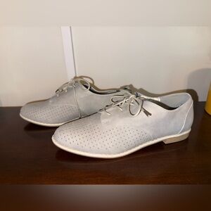 Women’s Gray Lace-Up Oxfords